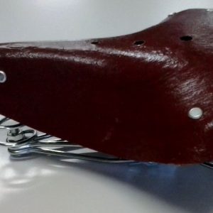 Banco De Couro Marrom Com Rebites E 3 Molas Para Bicicleta